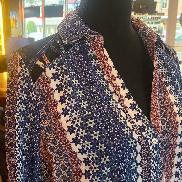 Perfect Condition Candies Womens Blouse with Peak a Boo crisscross shoulder. - Picture 2 of 4